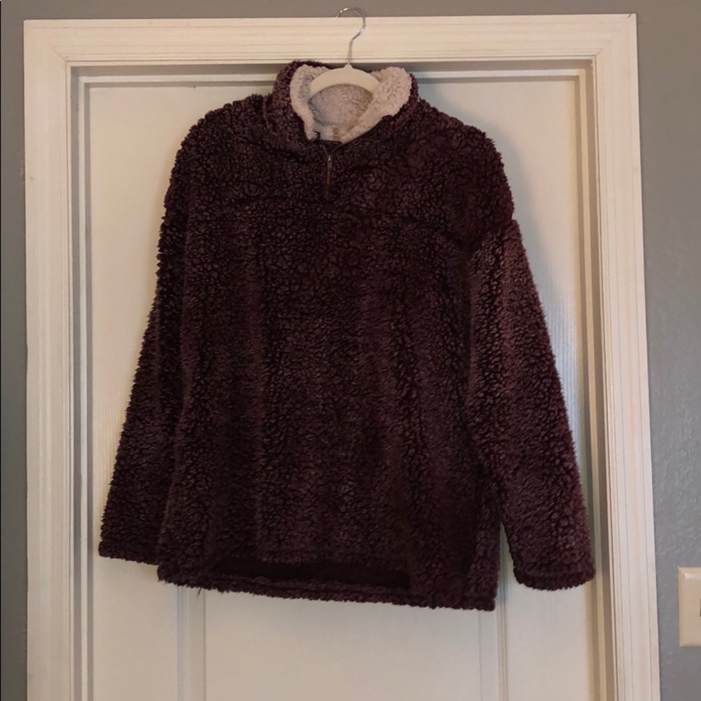 Women’s medium fuzzy pullover